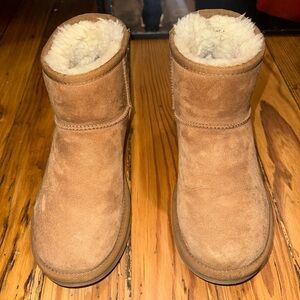 UGG Classic Mini 2